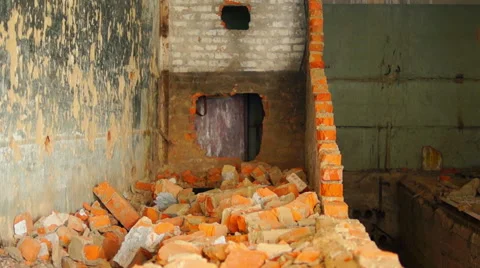 Very old broken brick wall, old ruined room, abandoned building Video stock 57324015