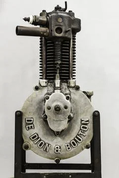 Very old engine motor vehicles - De Dion Bouton in a museum Foto stock