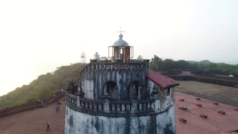 Very old lighthouse in Aguada fort, Goa, India. Aerial view. Vídeos de archivo 85085538