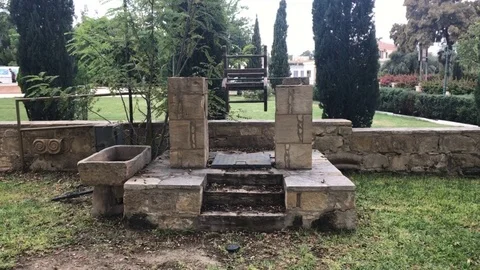 Very Old Well in Larnaca Tracking Shot. Folk Well. Traditional Well. Stock-Footage 99175333