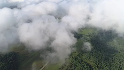 Very slow and smooth flight above the clouds. Slow decrease in height, followed 库存影片 119059946