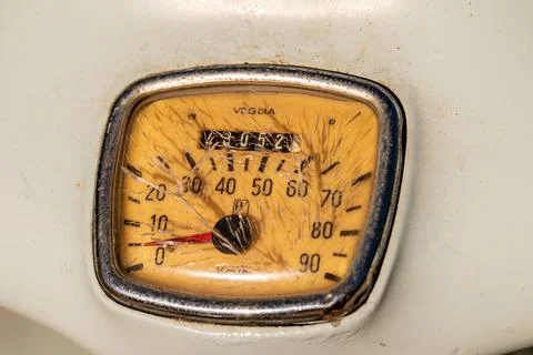 Vespa 50 special framework counts kilometers Foto stock