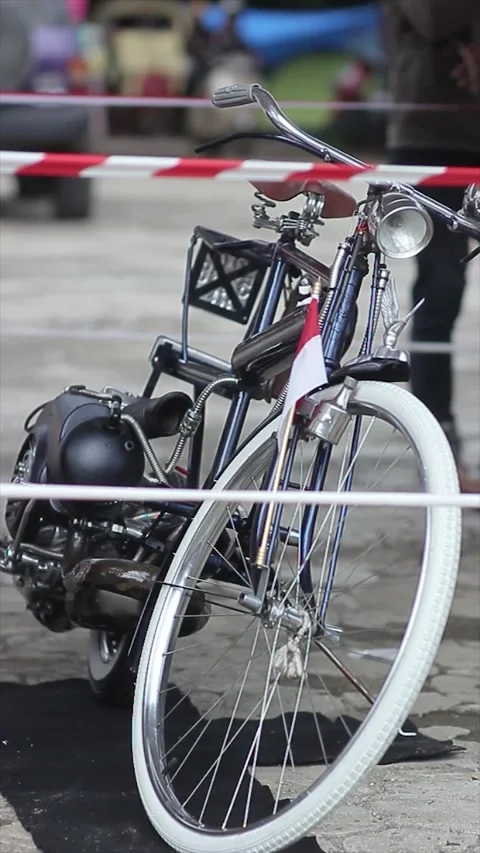 Vespa engine bike Stock Footage 221405567