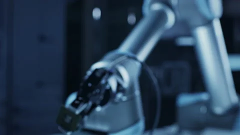 VFX Robot Arm Holding Microchip with Digitalized Effects Stockbeeldmateriaal 140589862