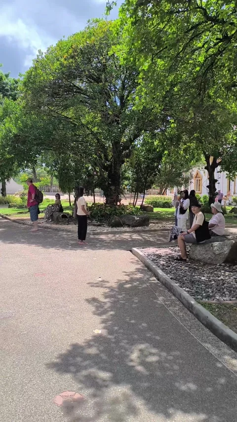 Vibes from Chalong temple Stock Footage 281713927