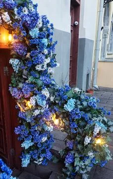 Vibrant Blue and White Hydrangea and Daisy Floral Display Stock Photos