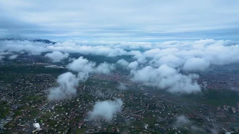 Vibrant City Life Under a Dynamic Cloudy Sky Stockbeeldmateriaal 333376892