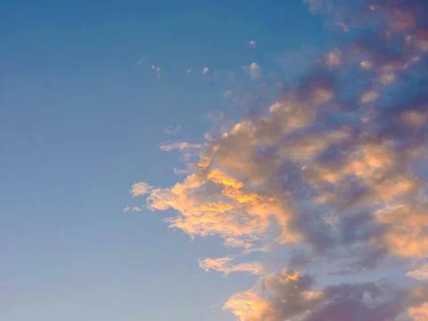 Vibrant cloudscape filled with sunset colors Stock-Fotos