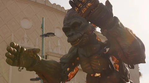 Vibrant Gorilla Float at Menton’s World-Famous Citrus Festival Parade in France 스톡 동영상 331335052
