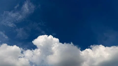 A vibrant, high-resolution image captures a scenic view of fluffy white cumul Фото