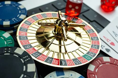 Vibrant image of a casino setting with roulette wheel, scattered playing ca.. Stockfoto's