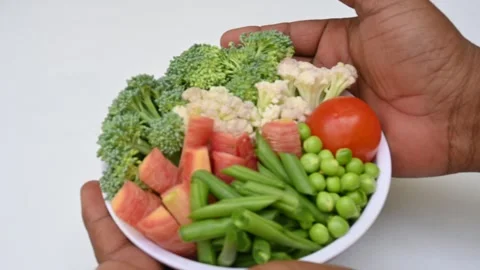 Vibrant medley of fresh vegetables. Vídeos de archivo 310779892