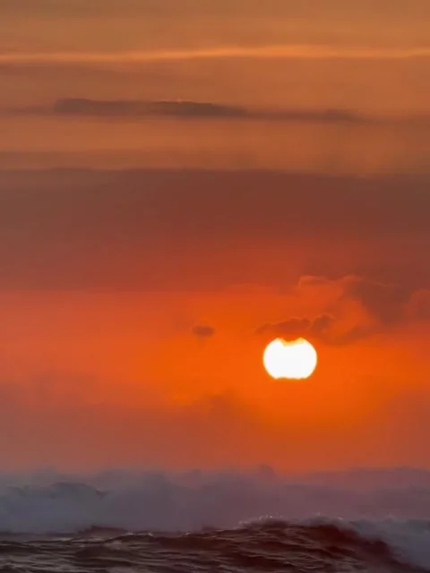 Vibrant Orange Sunset Over Ocean Waves with Clouds Video stock 341840818