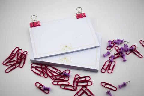 Vibrant Order Notes and Fasteners Creating a Space for Ideas Foto stock