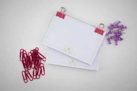 Vibrant Order Notes and Fasteners Creating a Space for Ideas Foto stock