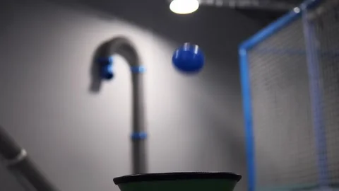 Vibrant plastic balls bursting through tube, suspended midair in dynamic gaming Vidéo 303438716