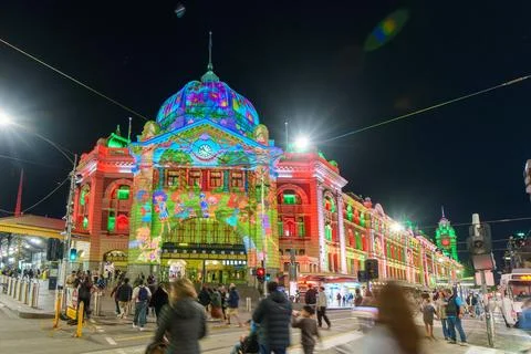 Vibrant Projection Mapping Illuminates Historic Flinders Street Station in .. Stock Photos
