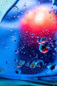 Vibrant Red and Blue Fluid Macro Oil Bubbles Texture 스톡 일러스트