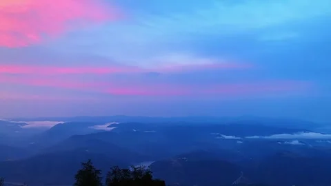 Vibrant Red and Blue Sunset Sea of Clouds Timelapse 库存影片 332626558