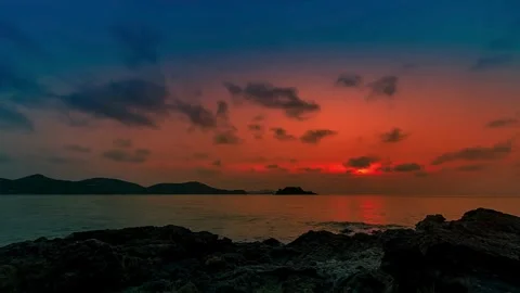 Vibrant Sunset over Calm Ocean and Rocky Shore 스톡 동영상 310217038