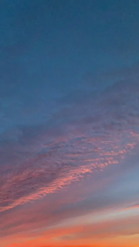 Vibrant sunset over ocean wave horizon Stock Footage 136340074