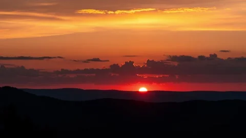 Vibrant sunset over rolling hills: breathtaking timelapse Видео 279944535