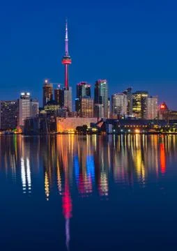 Vibrant toronto skyline with reflection Foto stock