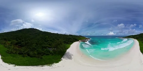 Vibrant turquoise waters and lush green hillside. La Digue, Seychelles. Stock Footage 323150574