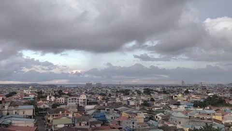 Vibrant urban landscape under a cloudy sky 動画素材 310039732
