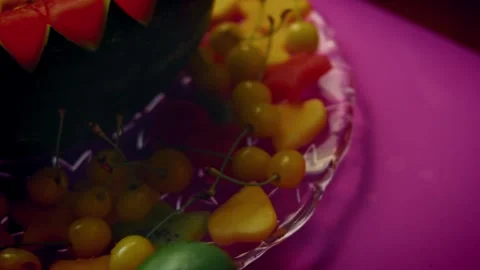 Vibrant watermelon handle arching over mixed fruit in closeup, 4K Vidéo 341114903