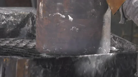 Vibrating hopper statue mold breakage Video stock 63547545