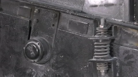 Vibrating hopper statue mold breakage Video stock 63548926