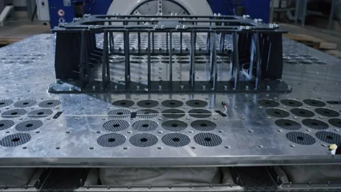 Vibration test on lithium ion battery housing to simulate driving conditions Stockbeeldmateriaal 156059614