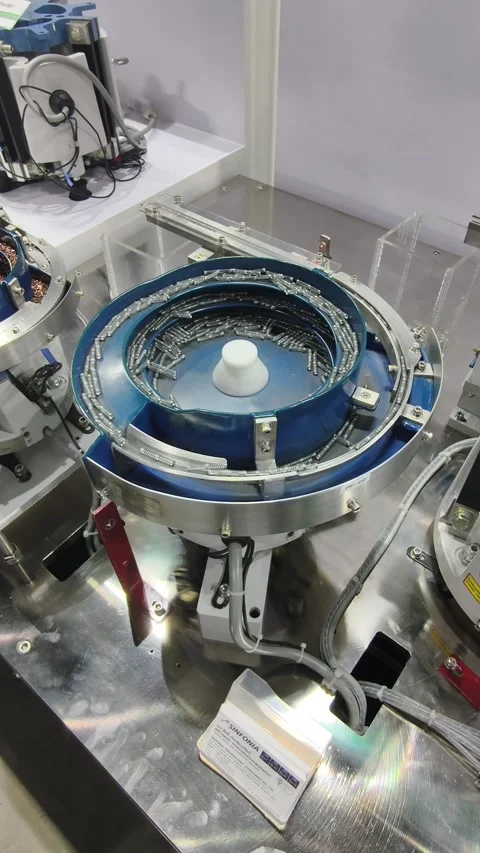 A vibratory bowl feeder Stockbeeldmateriaal 336839161