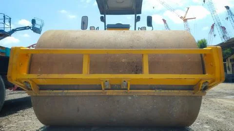 Vibratory roller is a soil compactor equipped with vibration heavy machinery. Foto stock