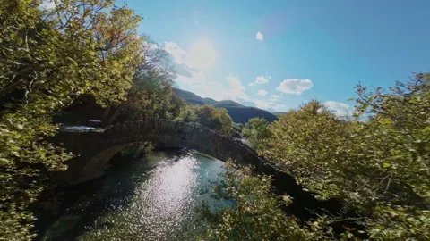 Vicos ravine river FPV flight greece Vídeo Stock 237512947