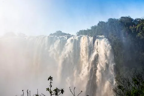 Victoria Falls thunders over a basalt cliff in Mosi oa Tunya Park Stock Photos