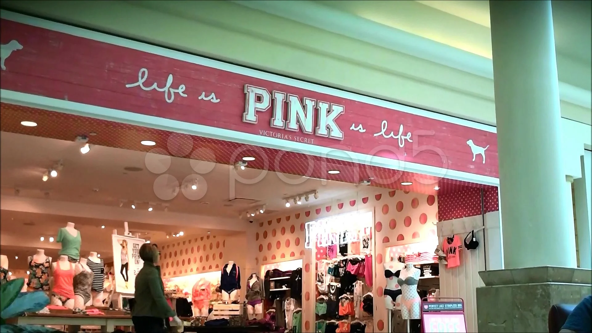 Victorias Secret Pink storefront mall, Stock Video