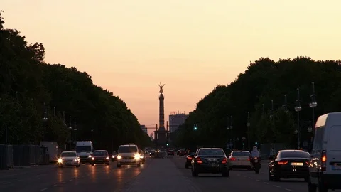 Victory Column in Berlin at sunset 스톡 동영상 72710760