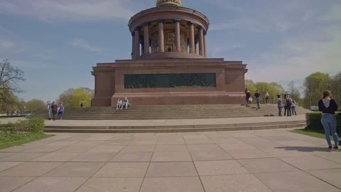 Victory Column, Berlin tilt up Video stock 124358003