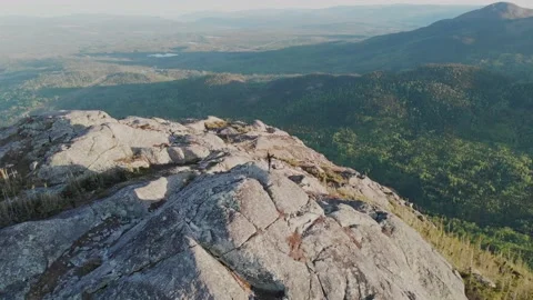 Victory on a mountain. 動画素材 132762920