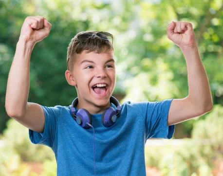 Victory screaming boy Foto stock
