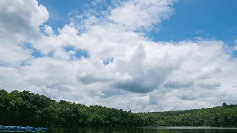 Video 4K Time-lapse of beautiful clounds over a lake, UHD Stock Footage 92236986