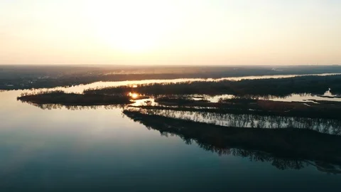 Video from the air, sunset on the river 库存影片 104220566
