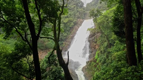 A video of Barude Falls flowing vigorously, showcasing cascading waters and.. Vídeos de archivo 337040043