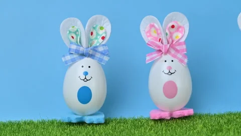 A video of a beautiful Easter decoration of bunnies Stock Footage 321459708