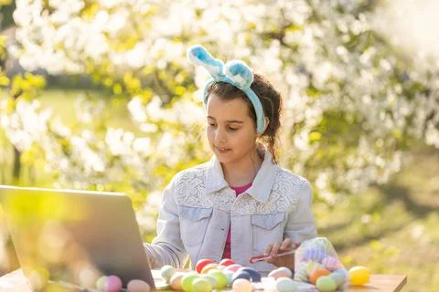 Video blogger talking about easter eggs, laptop Stock-Fotos