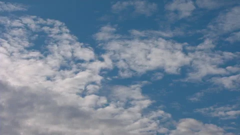 Video, Blue sky and clouds. Beautiful piling up clouds on a blue calm sky. Stock Footage 87080358