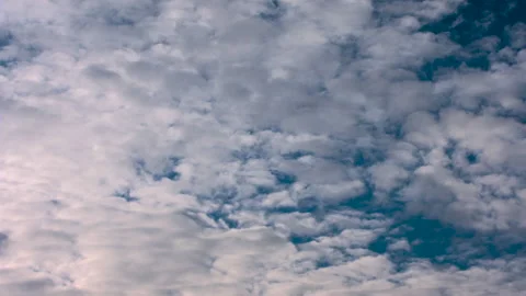 Video, Blue sky and clouds. Beautiful piling up clouds on a blue calm sky. Stock Footage 87083369
