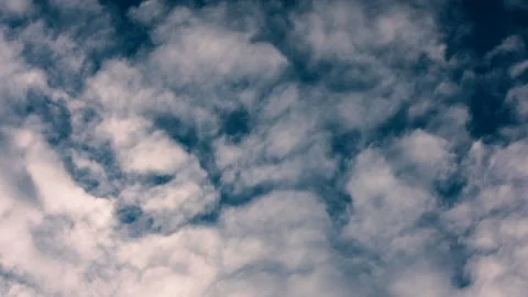 Video, Blue sky and clouds. Beautiful piling up clouds on a blue calm sky. Stock-Footage 87087220
